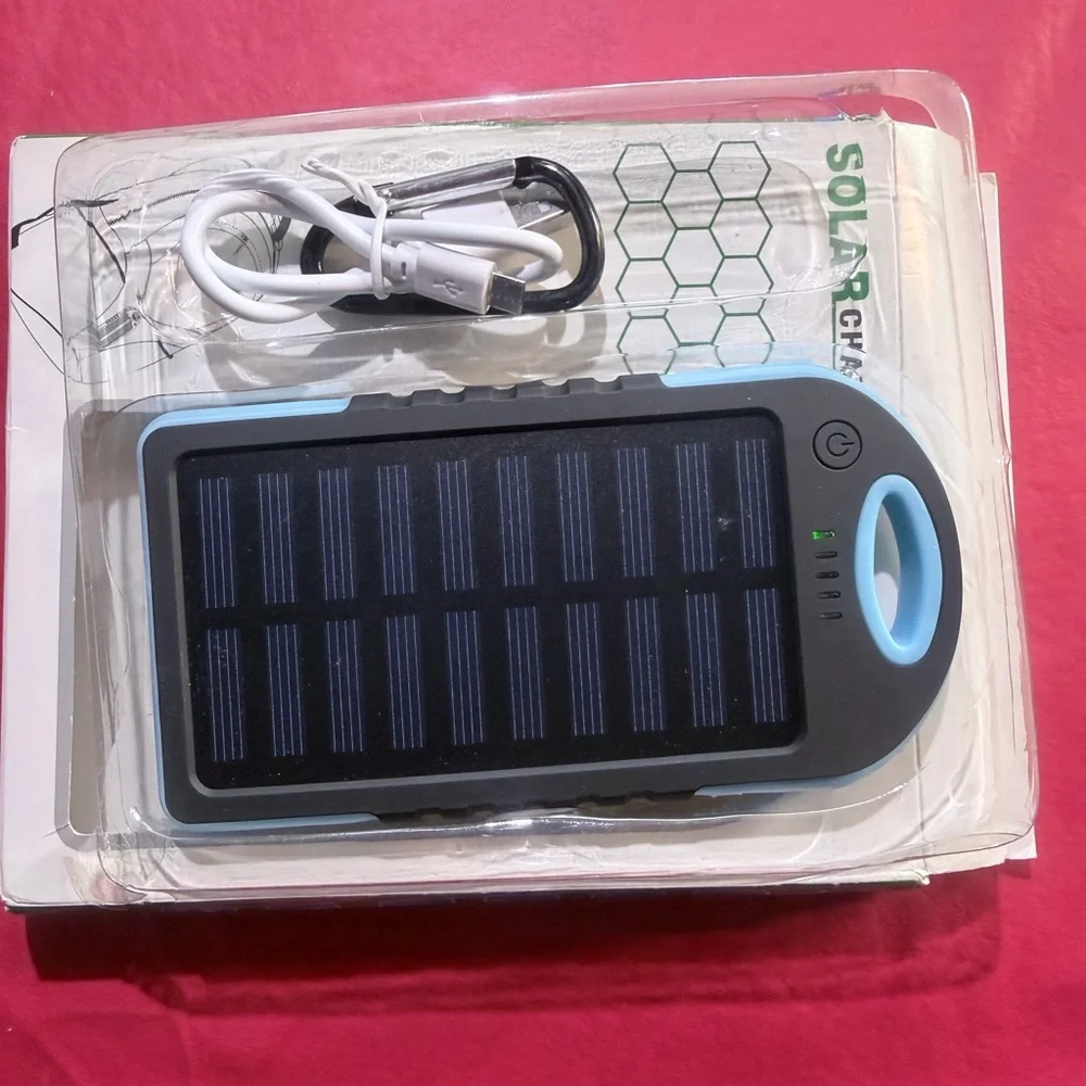Solar charger NWT
